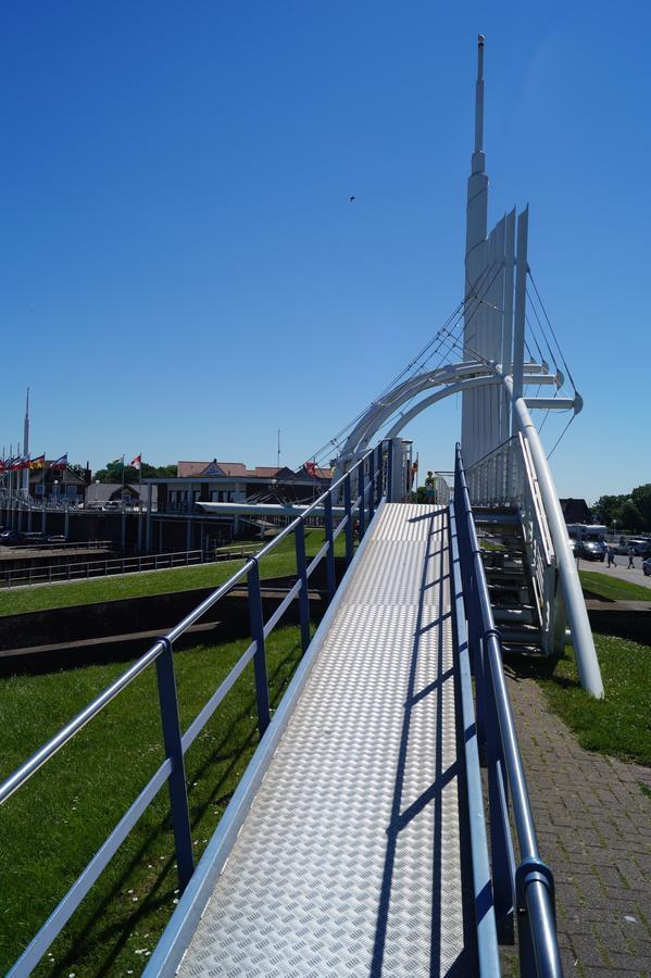בנסרסיל Nordseehotel Benser Hof Am Hafen מראה חיצוני תמונה