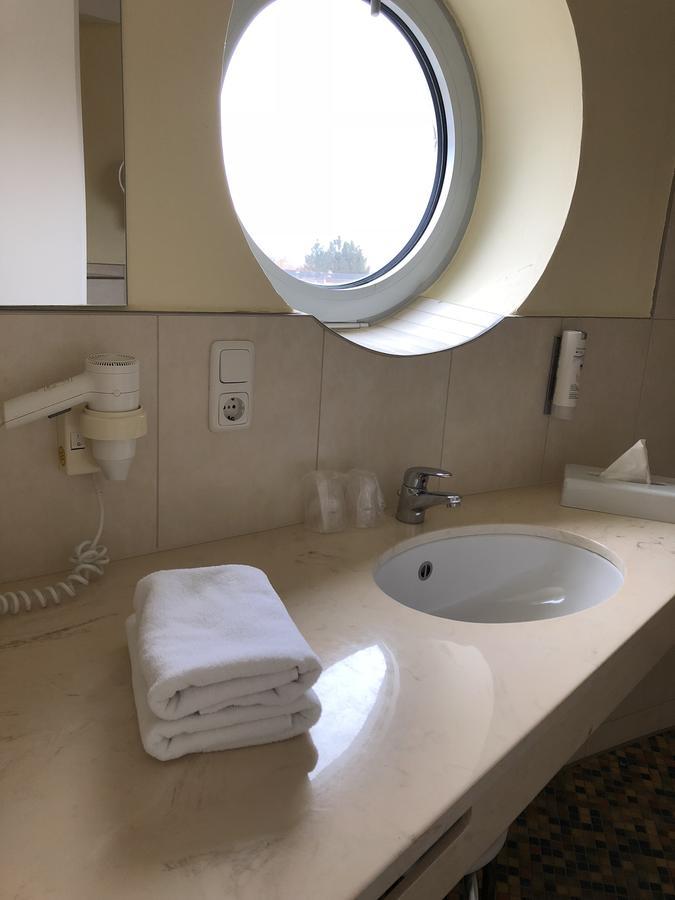 בנסרסיל Nordseehotel Benser Hof Am Hafen מראה חיצוני תמונה