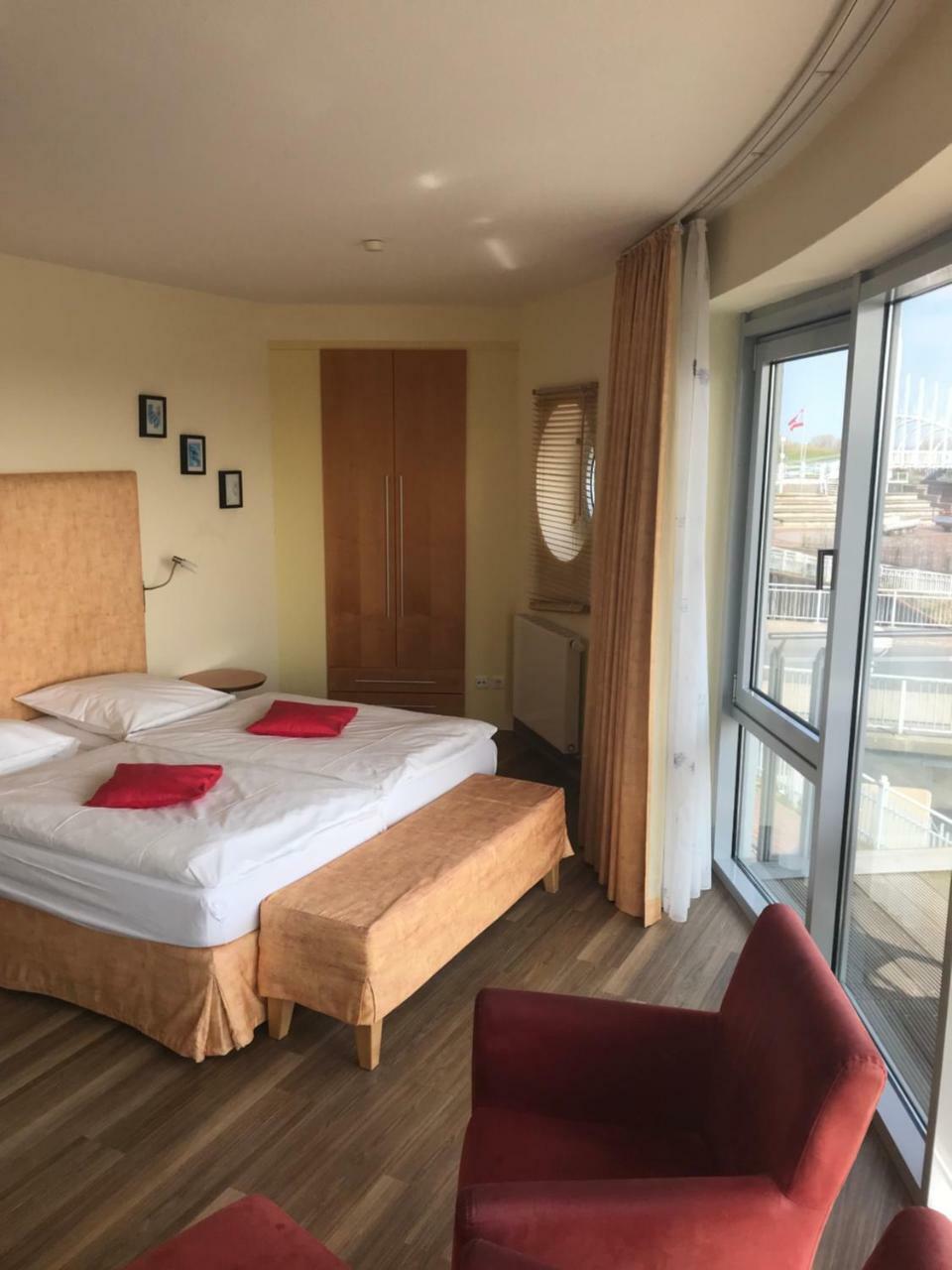 בנסרסיל Nordseehotel Benser Hof Am Hafen מראה חיצוני תמונה